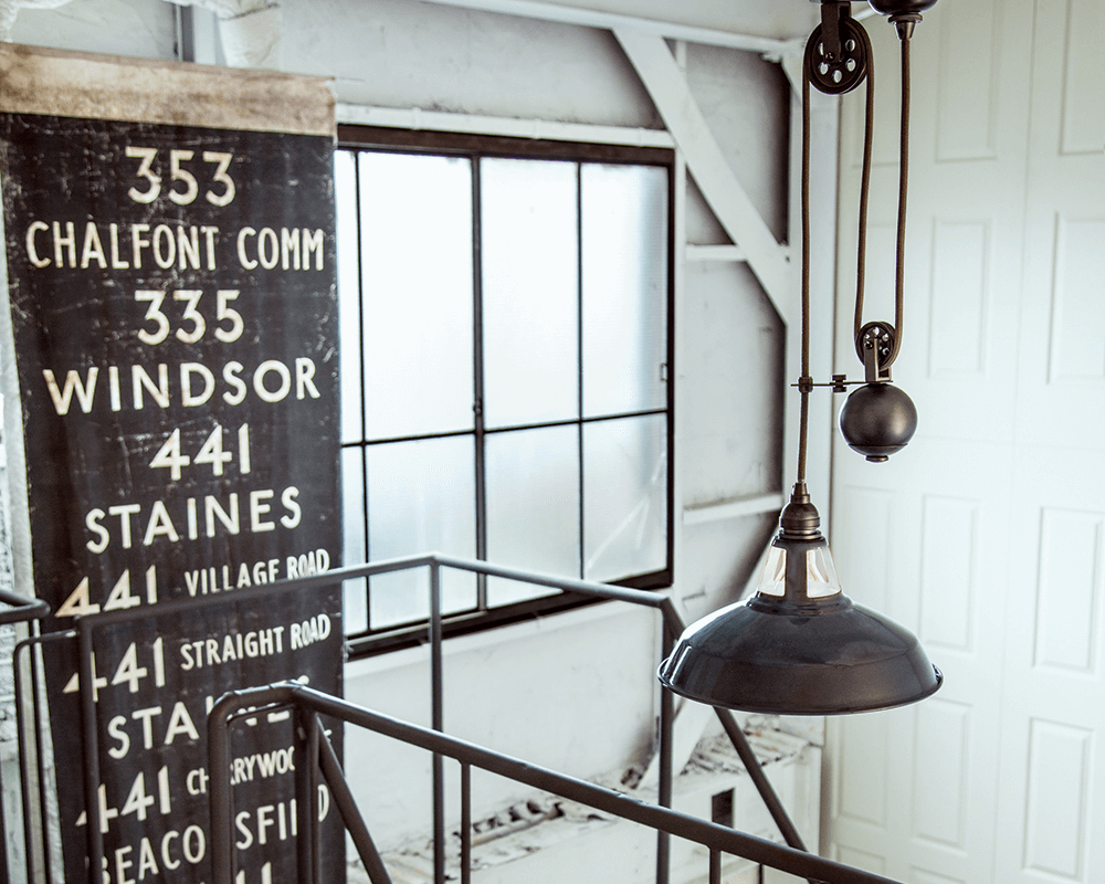 Pully enamel-pendant