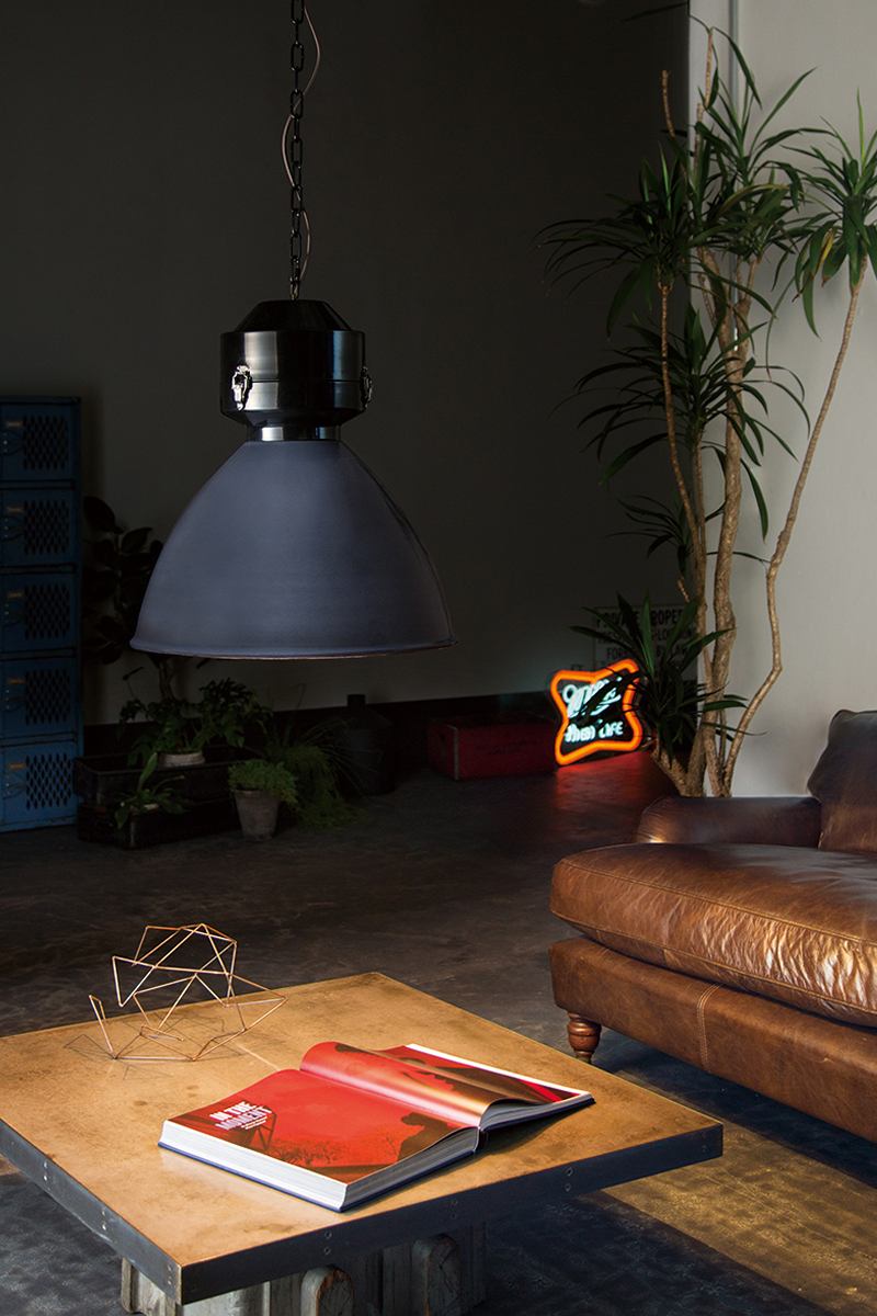 Gravity enamel-pendant