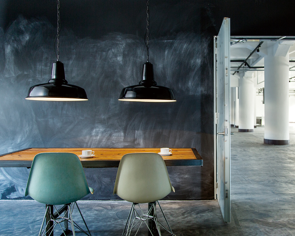 Classic enamel-pendant